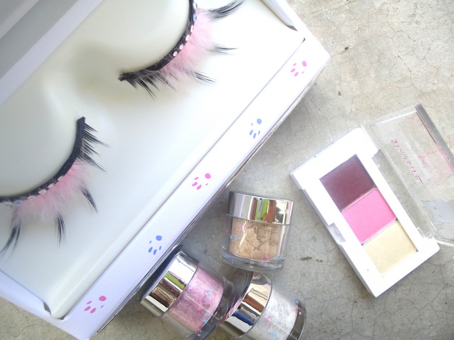 Pin's Karl Lagerfeld X Shu Uemura édition Limitée - Neuf
