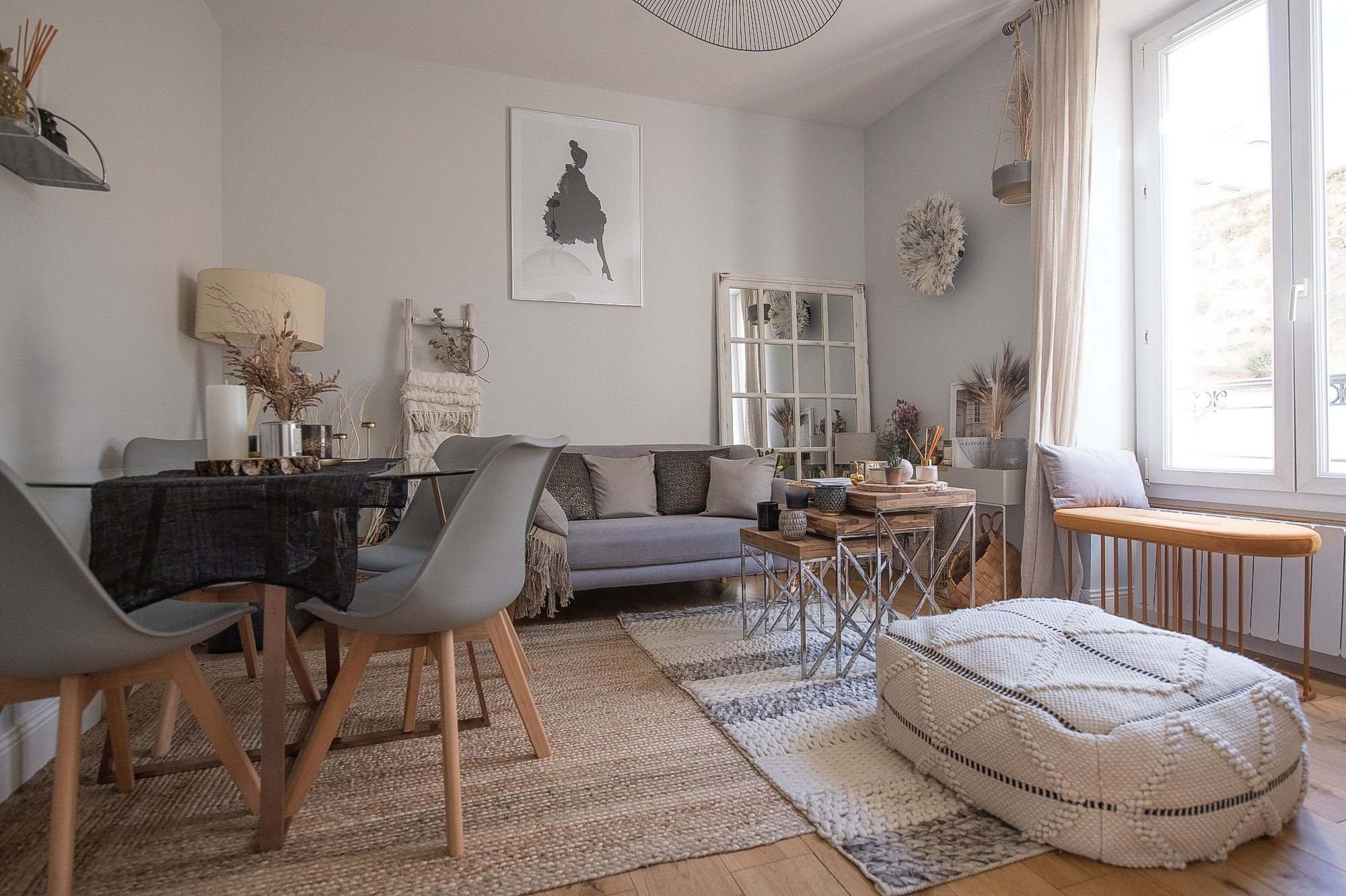 mur d'affiches séjour